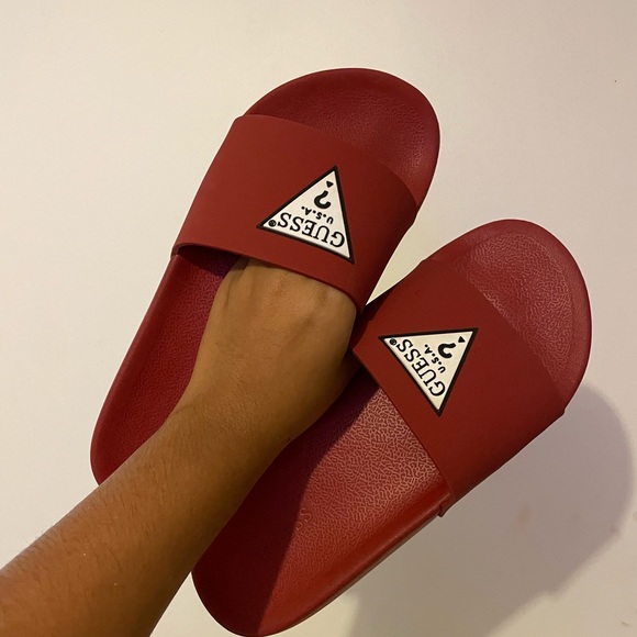 Guess red slides - Picture 2 of 8